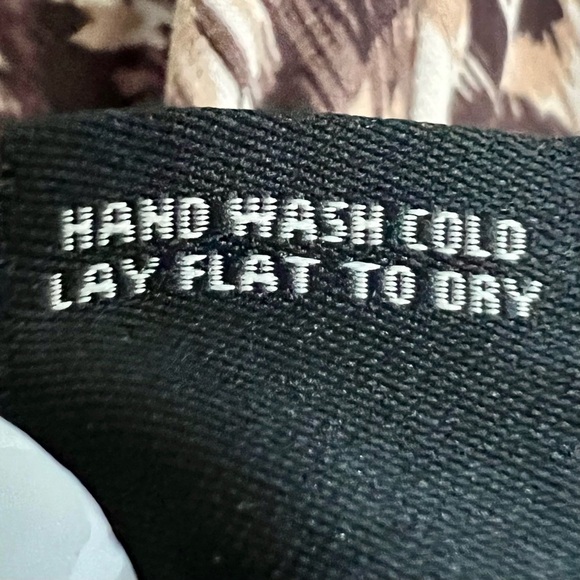 Peck & Peck Collection Animal Print Midi Dress Ruched V Neck Stretchy Comfy 14 - Picture 11 of 11